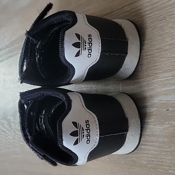 Adidas size 5K toddler sneakers - Picture 2 of 6